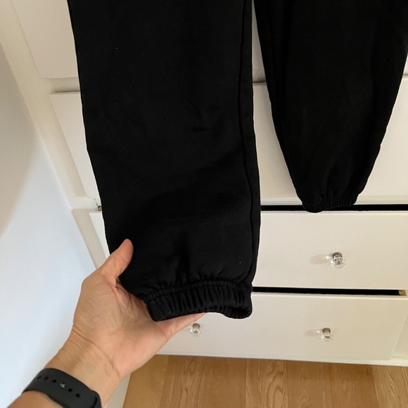 ALO Yoga Accolade Sweatpants in Black Size Small Cozy Soft French Terry - Picture 5 of 8